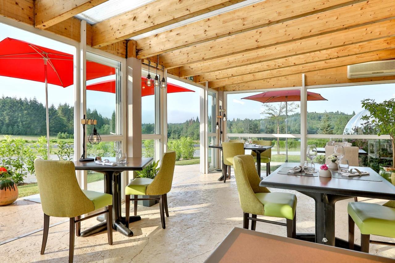 Hotel-Restaurant Logis Europa Maussac Exterior photo